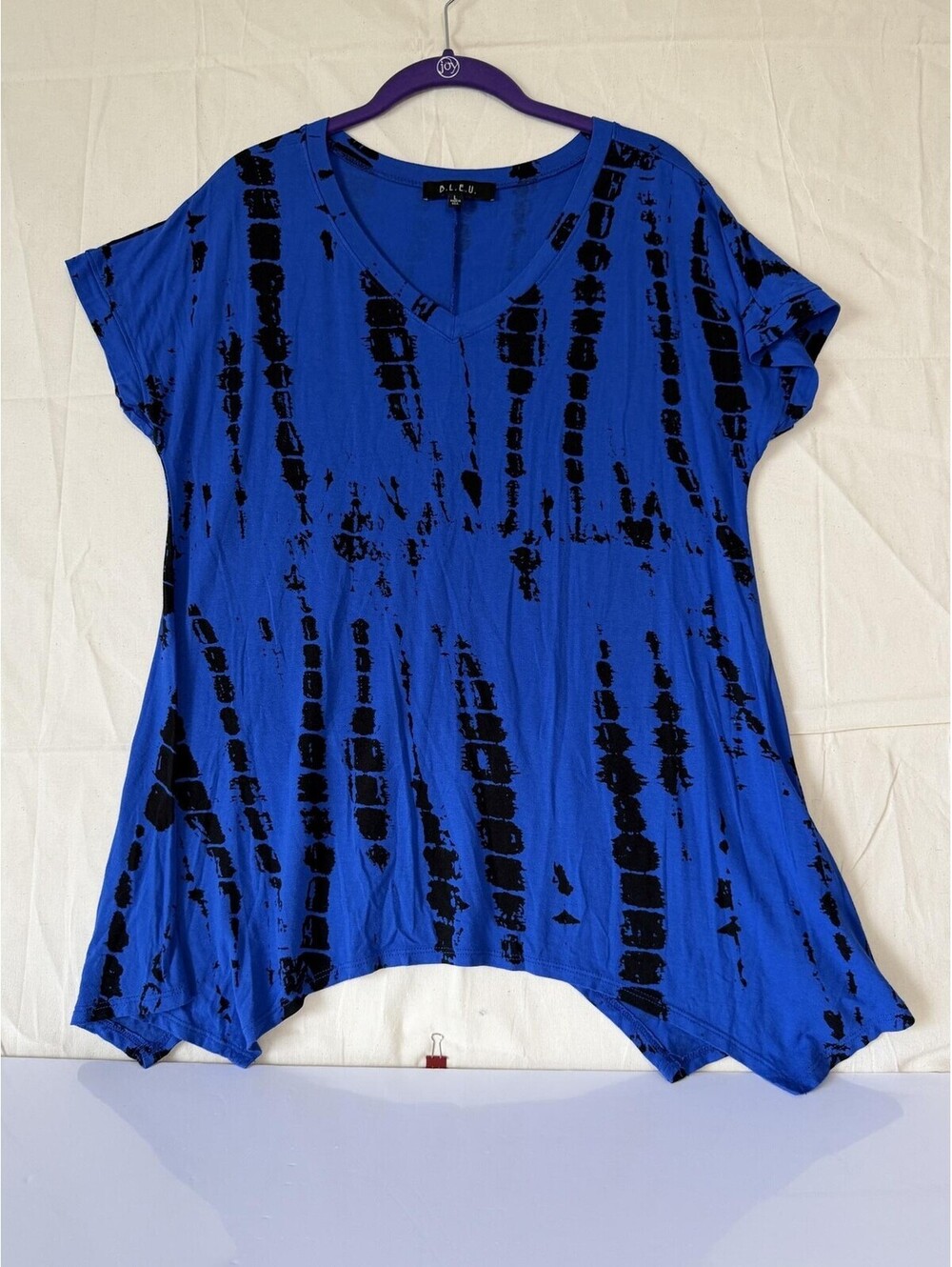 B.L.E.U. Blue and Black Tie-Dye V-Neck Short Sleeve Top Large
